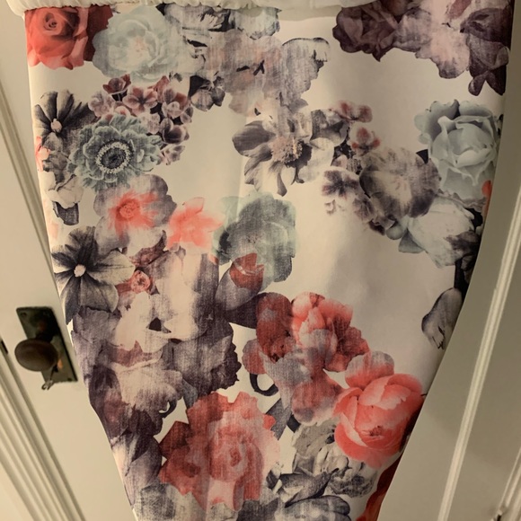 Withe floral dress - Picture 3 of 3